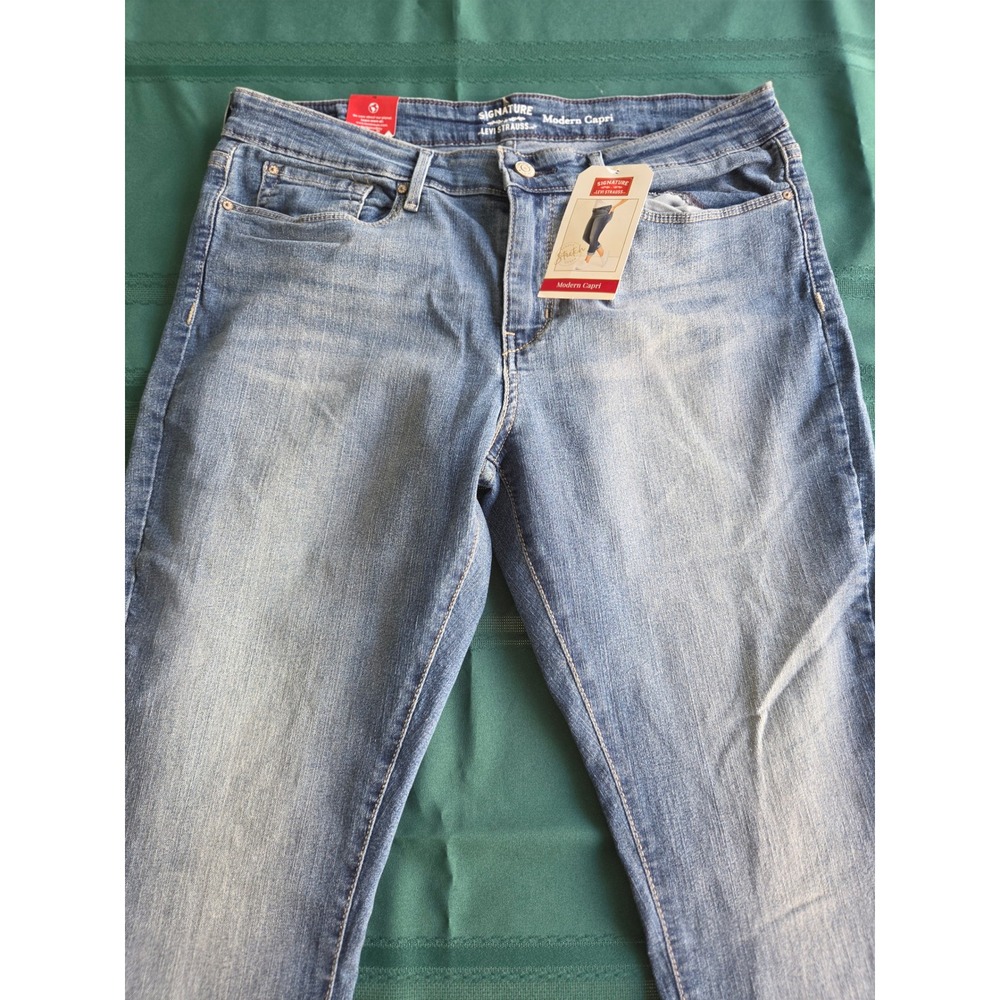Signature by Levi Strauss Women Modern Capri Jeans Blue Stretch Denim Size 16 33